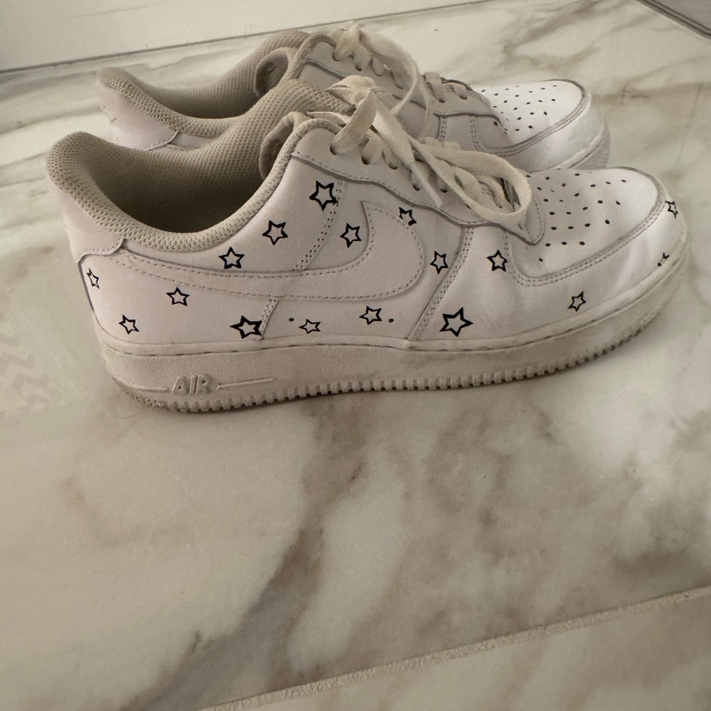 Nike White and Black Sneakers